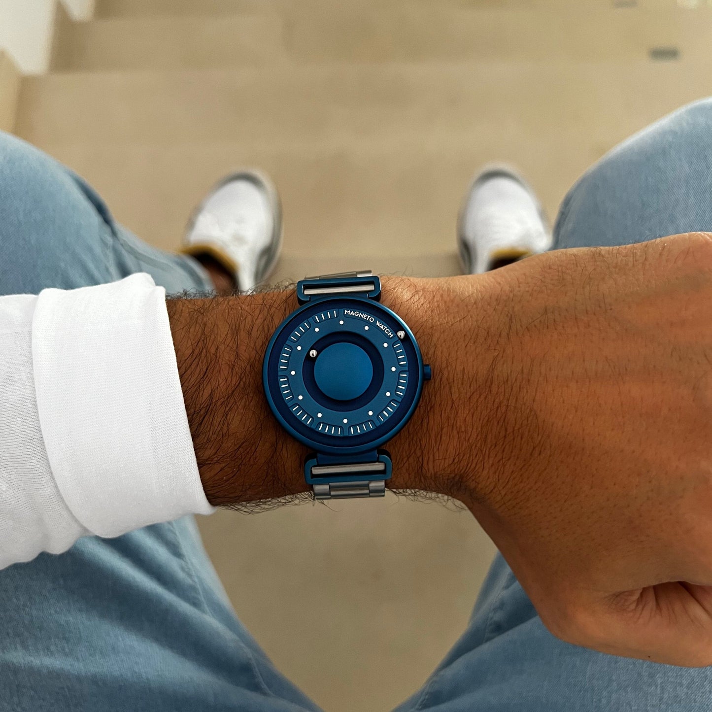 Magneto Watch - Primus Blue Edelstahl Silber - Lifestyle