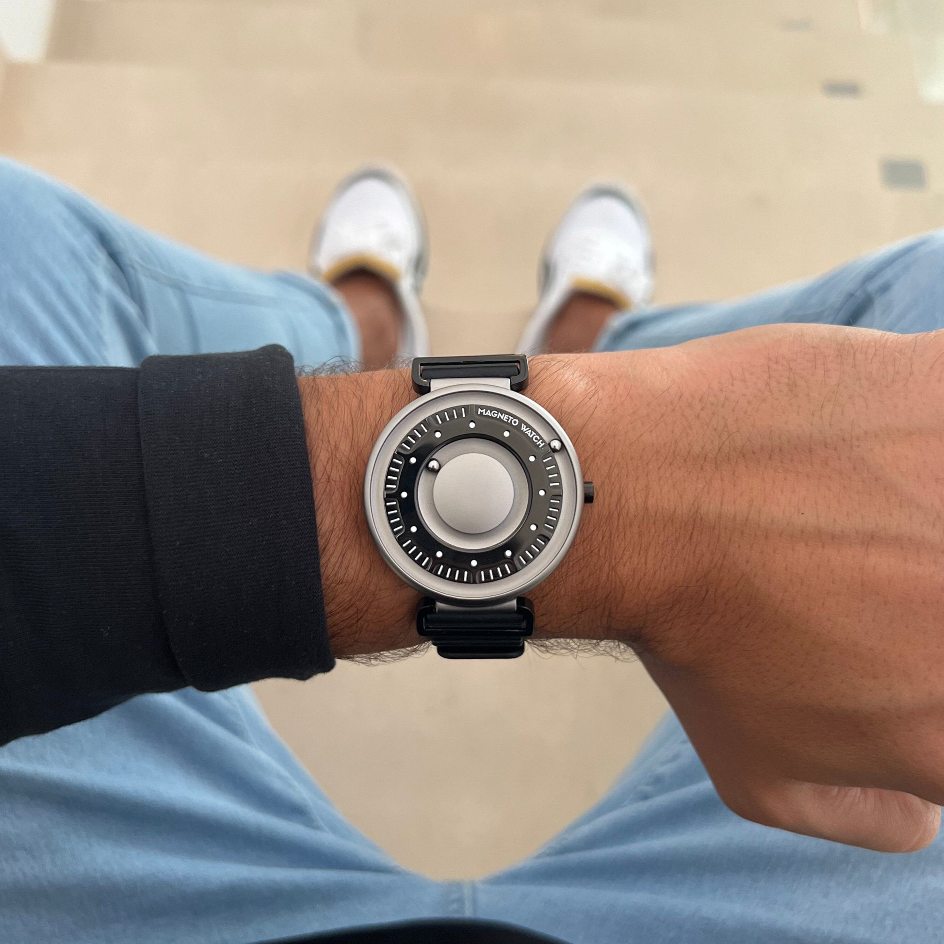 Magneto Watch - Primus Titan Kunstleder Magnetisch Schwarz - Lifestyle