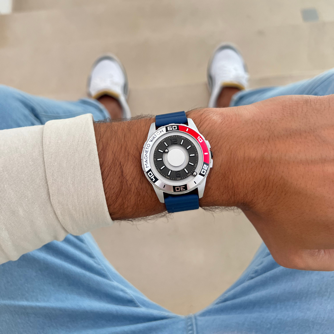 Magneto-Watch-Uranus-Red-Leather-Blue-Lifestyle-2023